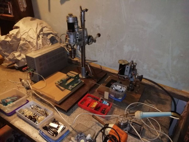 Asztali �llv�nyos prec�zi�s f�r�g�pek + szersz�mok, g�pek