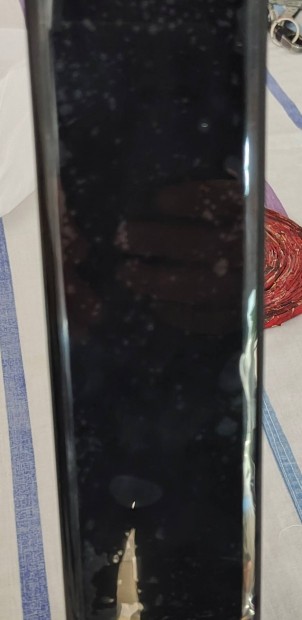 Asztali lámpa és vezeték nélküli töltő