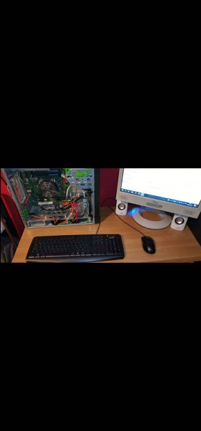 Asztali szmtgp (videkrtyval) s monitor