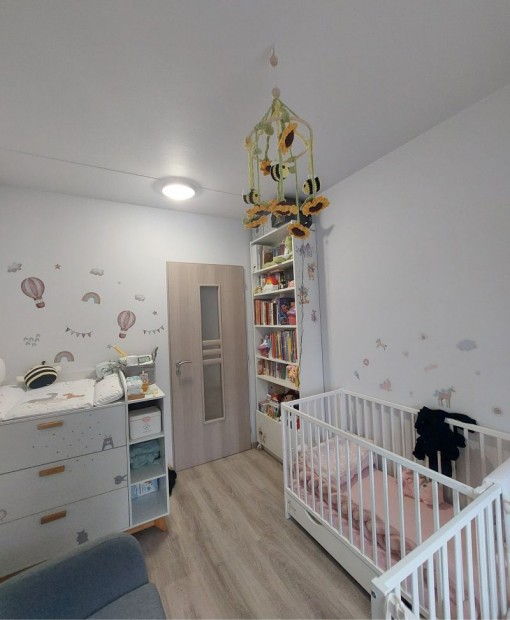 �talak�tott, fel�j�tott 63m lak�s erk�llyel P�cs Kertv�ros