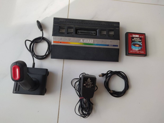 Atari 2600 retro jtkjonzol joy-jal, Space Invaders jtkkal