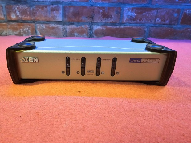 Aten 4-Port PS/2-USB VGA KVM Switch + Kbel CS84U