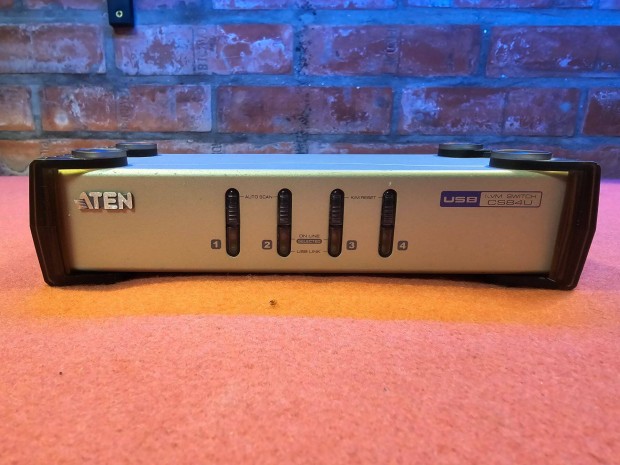 Aten 4-Port PS/2-USB VGA KVM Switch + Kbel CS84U
