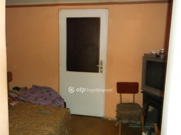 Atk�ri elad� 51 nm-es h�z