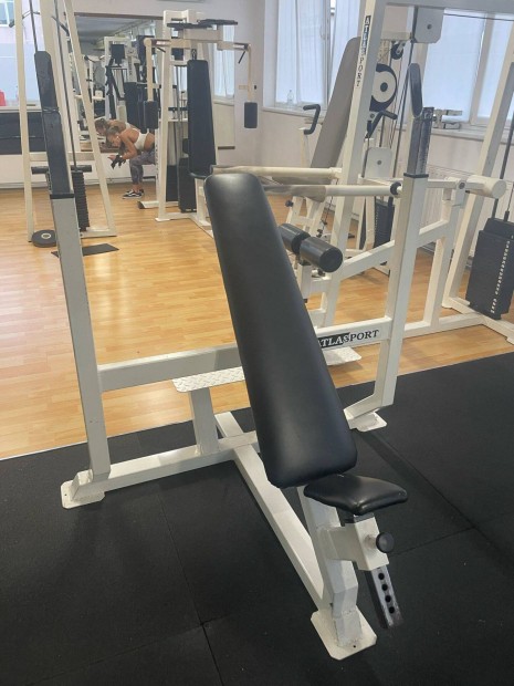 Atlas lapsúlyos tárogató gép és 45 fokos pad