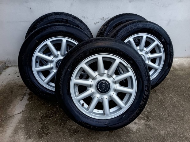 Audi 100/A6 C4 gyári 15" alufelni garnitútra.
