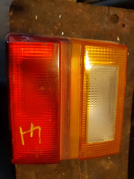 Audi 100 C3 Jobb H�ts� L�mpa