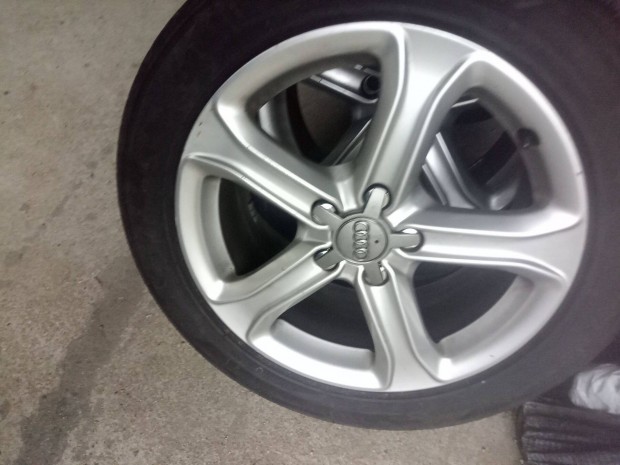Audi 17es alufelni garnitra 225/50r17 jszer gumikkal elad!