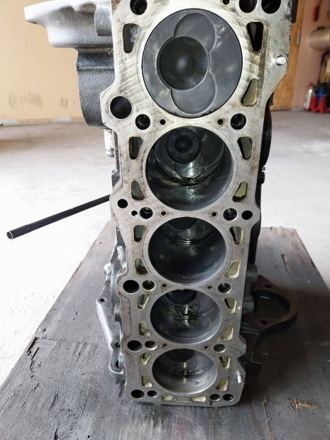 Audi 2.5tdi 5 hengeres blokk elad�!