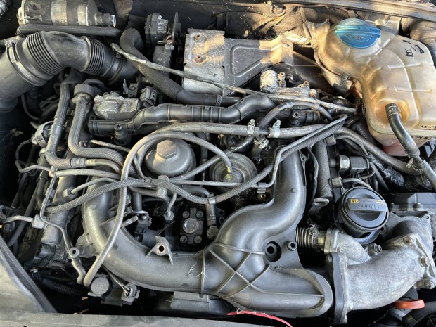 Audi 3.0 TDI genertor turb porlaszto nagynyoms ftengely hengerfej