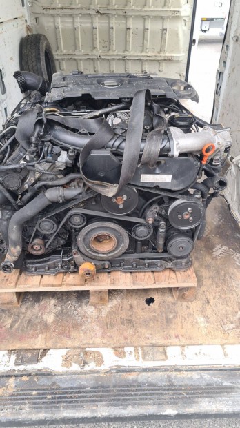 Audi 3.0 TDI motor kompletten , kls szerelvnyeivel egytt elad(kiv