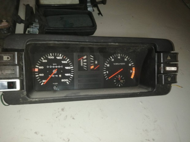Audi 80 megmaradt alkatr�szek 