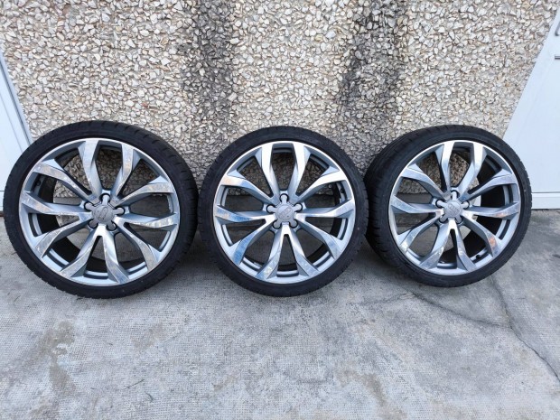 Audi 8,5x20 ET45 265/35 Dunlop gumikkal