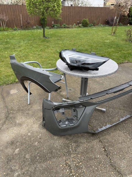 Audi A1 2023 alkatr�szei elad�k X7G