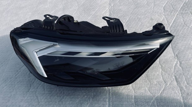 Audi A1 jobb els� led f�nysz�r� 82A941034D