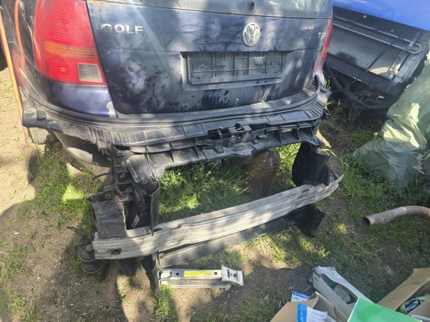 Audi A3 2009-es homlokfal + merevítő