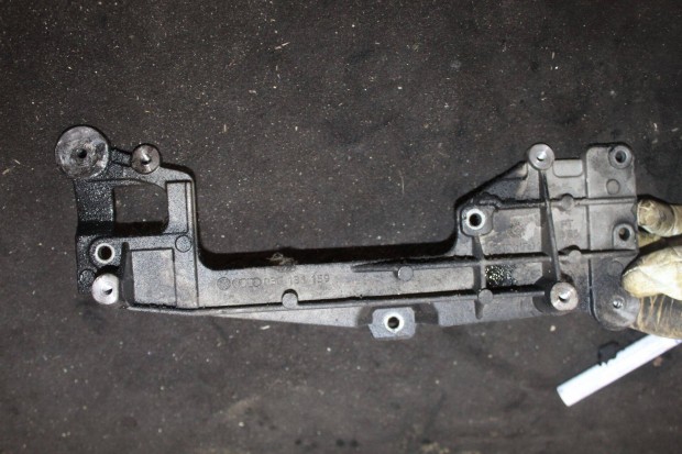 Audi A3 2.0TDI Bkd 2003-2012 egr hűtő tartó 03G131159
