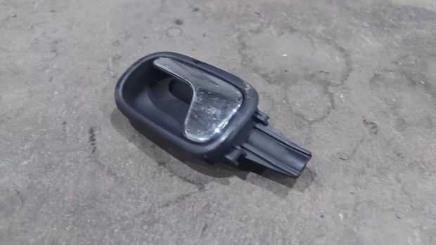 Audi A3 8L 97- Bal oldali h�ts� ajt� bels� nyit� kilincs kar 8912