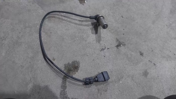 Audi A3 8L VW Golf 4 Bora 97- F�tengely holtpont jelad� �rz�kel� 8929