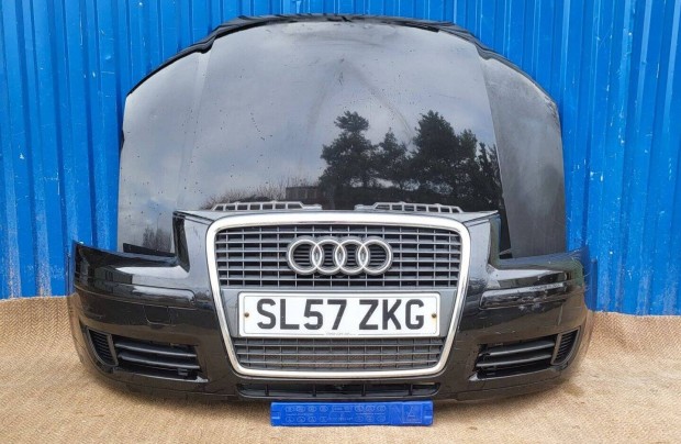 Audi A3 8P 2004-08 gyri motorhztet fekete