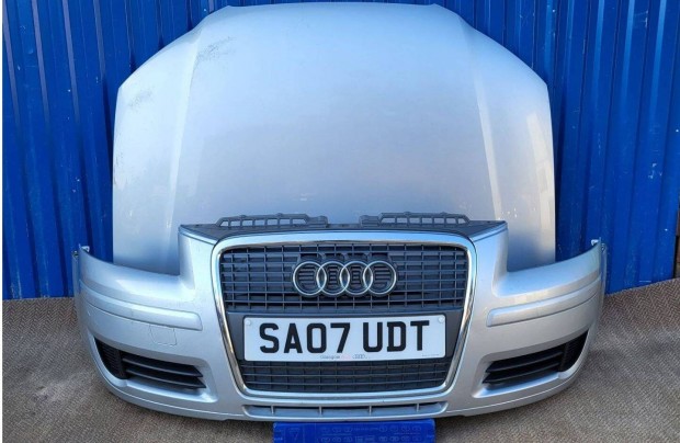 Audi A3 8P 2004- gyári 8P4807437 első lökhárító ezüst