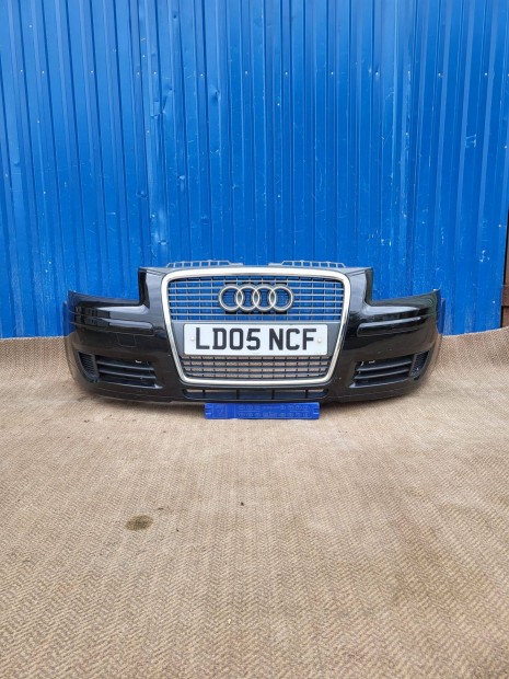 Audi A3 8P 2004- gyári 8P4807437 első lökhárító fekete sérülésmentes