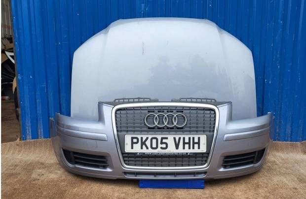Audi A3 8P 2004- gyári első lökhárító ezüst
