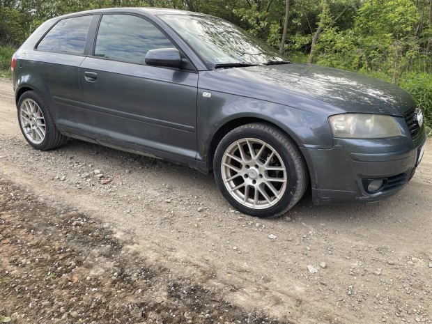 Audi A3 8P 2.0 FSI Axw alkatrsz alkatrszek bonts