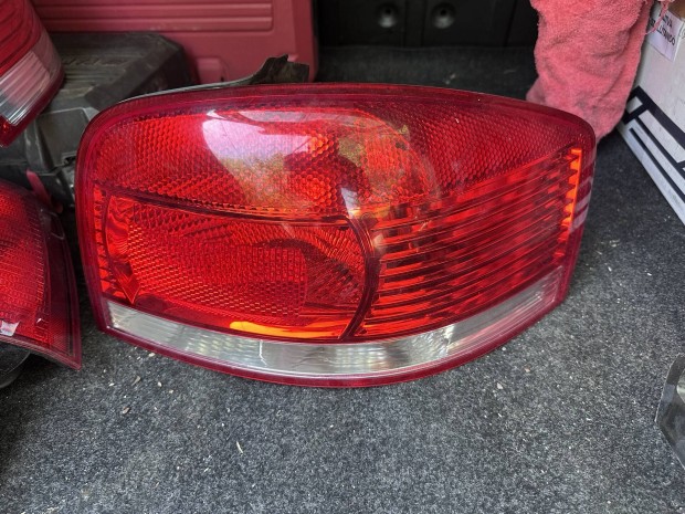 Audi A3 8P ( 3 ajtós) jobb hátsó lámpa