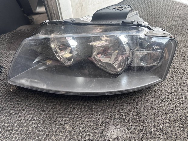 Audi A3 8P bal fényszóró