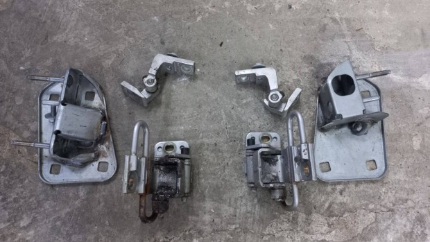 Audi A3 8P első ajtóhatárolók és zsanérok