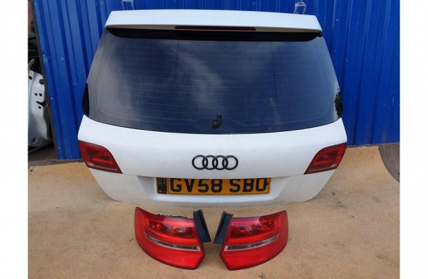 Audi A3 8P gyári bal 8P4945095E, jobb 8P4945096E hátsó külső lámpa