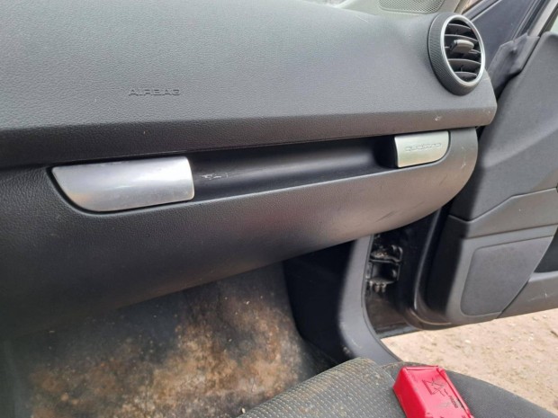 Audi A3 8P kesztyűtartó