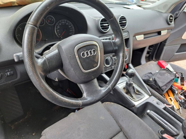 Audi A3 8P mszerfal hj