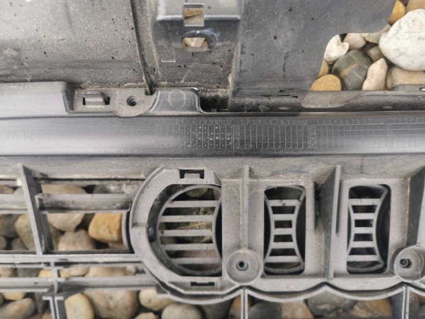 Audi A3 8V3.853.651 AB hűtőrács