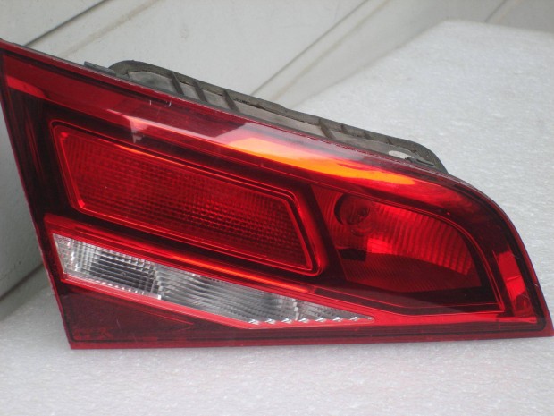 Audi A3 8V Sportback Bal hts LED Lmpa csomagtrajtba 8V4945075 201