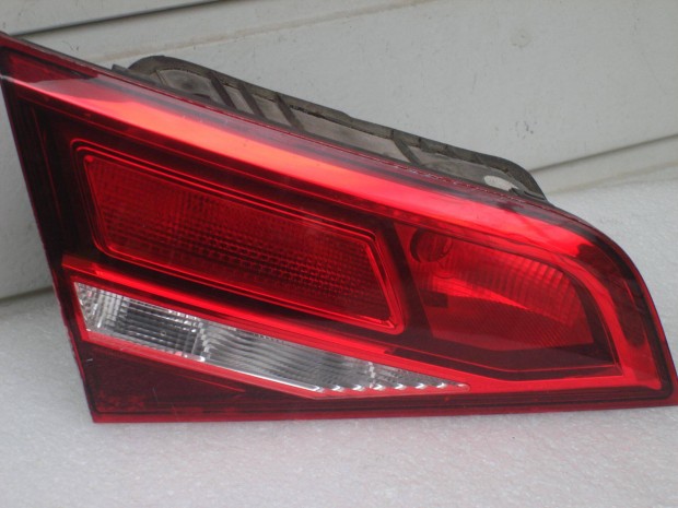 Audi A3 8V Sportback Bal hátsó LED Lámpa csomagtérajtóba 8V4945075 201