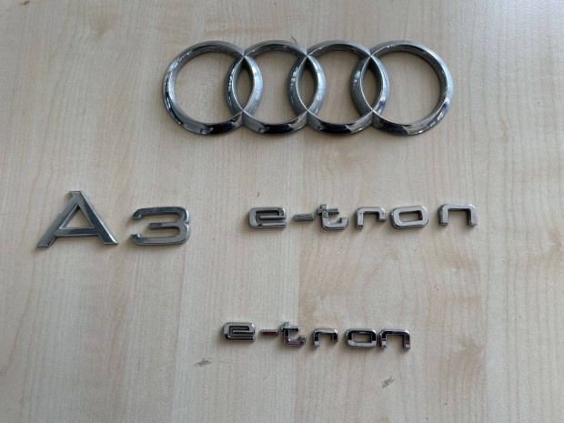 Audi A3 8V etron e-tron log felirat