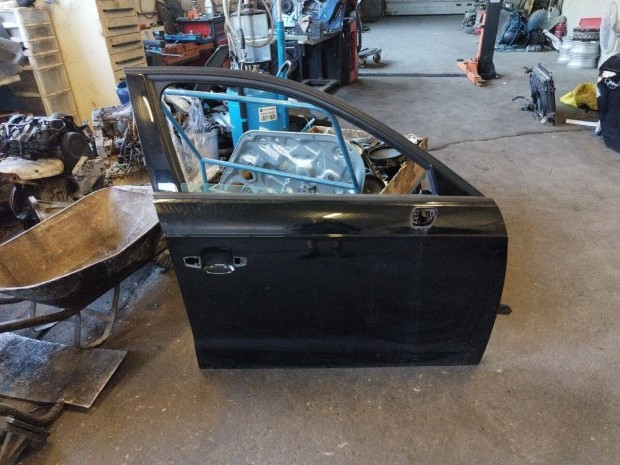 Audi A3 8V sportback jobb első ajtó üresen