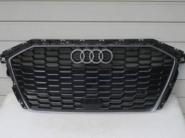 Audi A3 8Y S-Line Hűtődíszrács 8Y0853651A 2020-tól Hibátlan