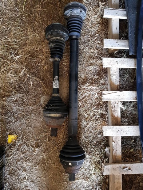Audi A3 8p féltengely eladó Jobb és bal oldali 10e.ft darabja