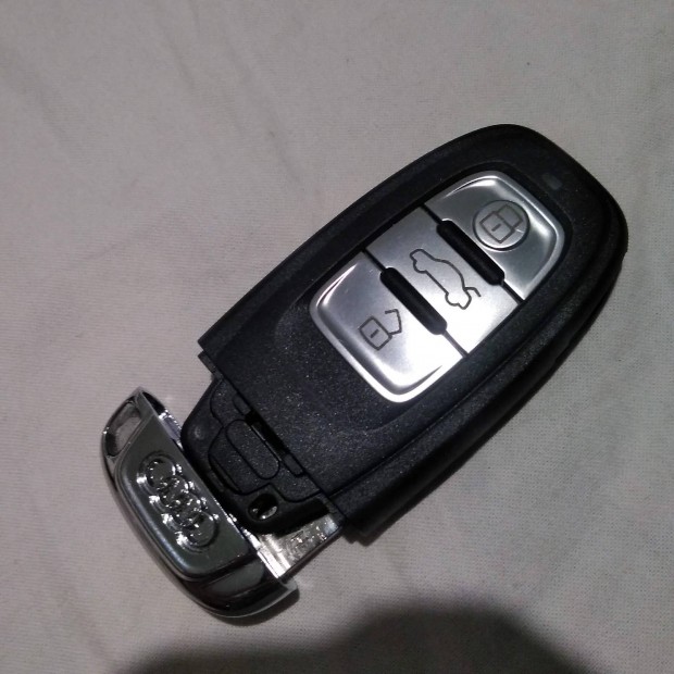 Audi A3 A4 A5 Q5 okoskulcs új.