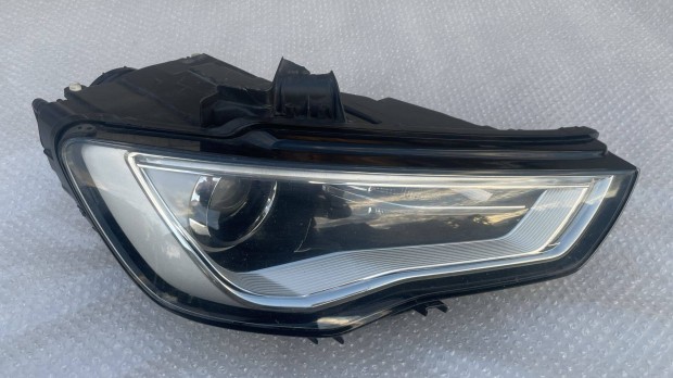 Audi A3 Jobb első fényszóró 8V0941006