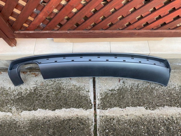 Audi A3 Limuzin S-line h�ts� l�kh�r�t� szeg�ly