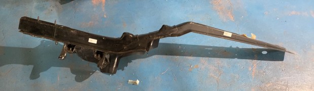 Audi A3 / Golf V jobb els� gerenda 1K0803091 elad�