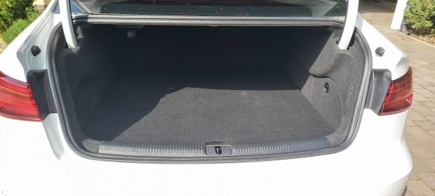 Audi A3 csomagtér magasító