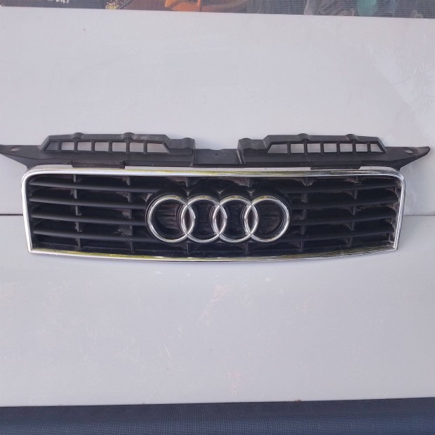 Audi A3 hűtőrács díszrács 8P3853651 8P 8P1 széria facelift előtti
