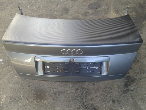 Audi A4 1.8i Sedan csomagtrajt