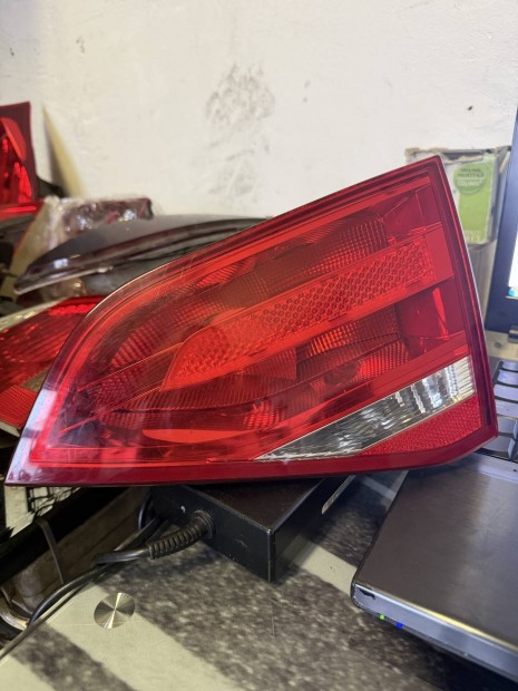 Audi A4 8K jobb hts lmpa limuzin 8K5 945 094