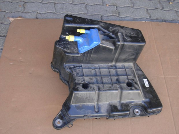 Audi A4 A5 8W Adblue tartly 8W0131878BS 2015-tl